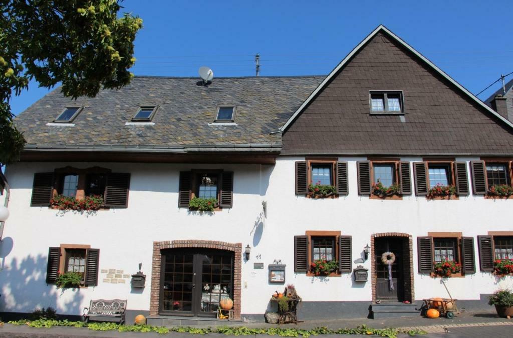 Ferienwohnung Flaemisches Weinhaus Wintrich Exterior foto